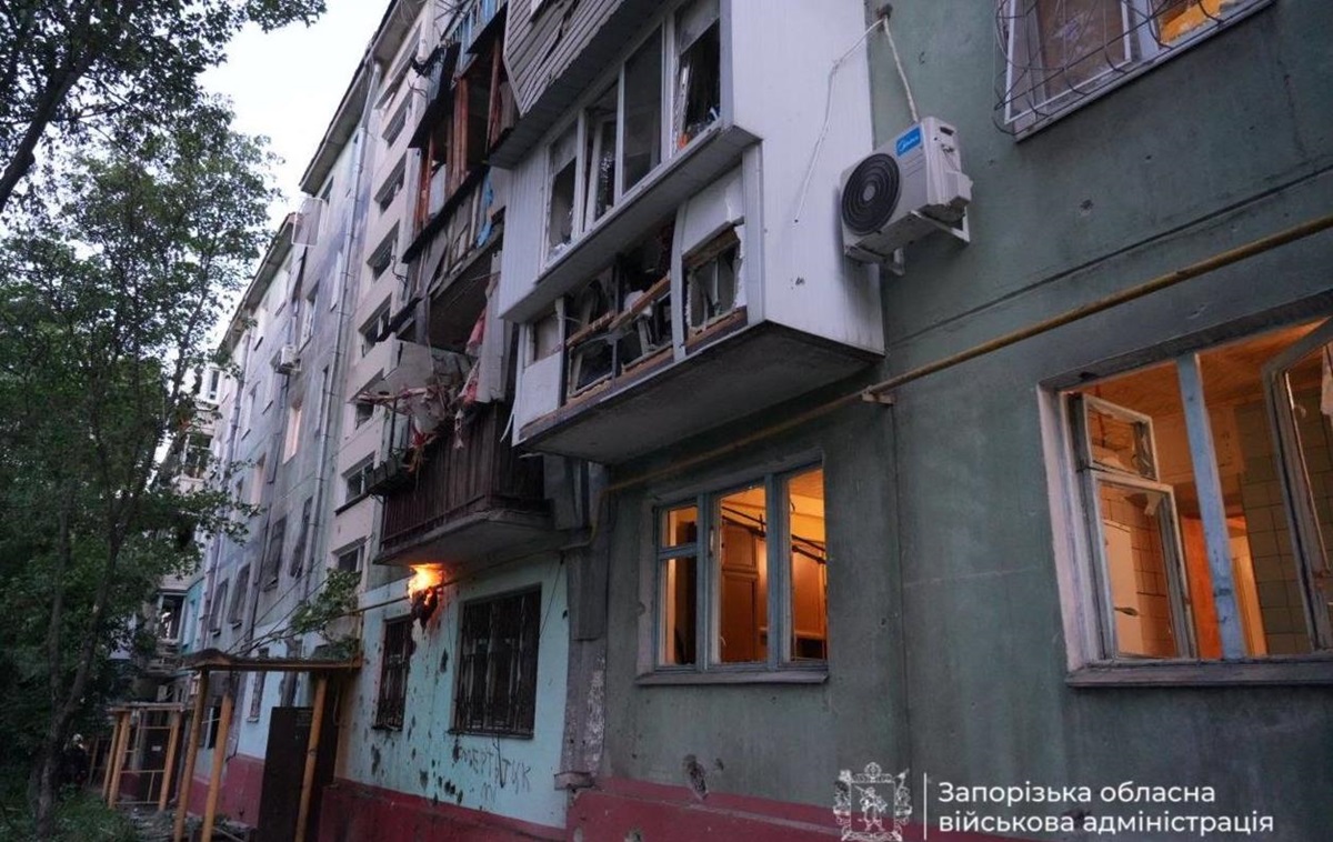 Фото для новини:Атака на Запоріжжя: з'явилися фото наслідків