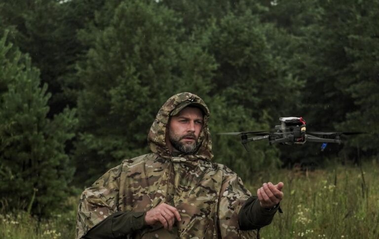 Фото для новини:Азов заявив, що його розвіддрони вже в Маріуполі