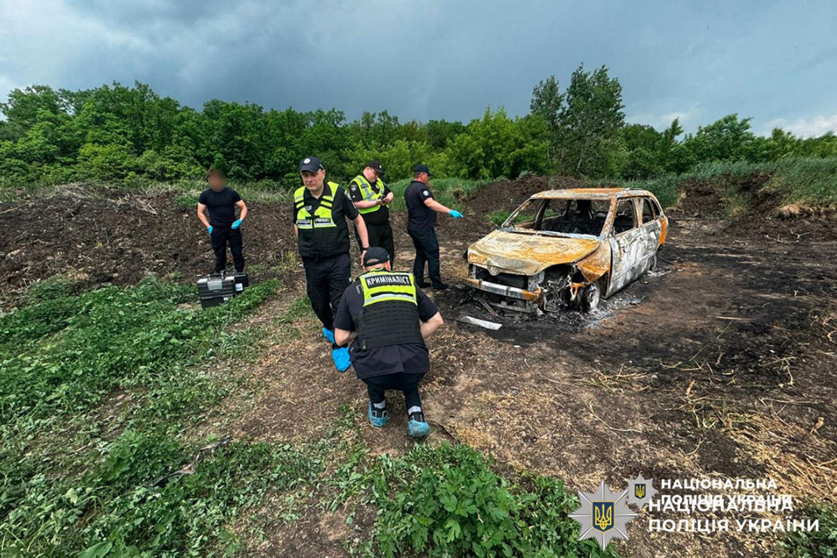 Фото для новини:Біля Вінниці знайшли спалене авто з тілом у салоні