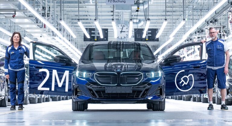 Фото для новини:BMW випустила двохмільйонний електромобіль