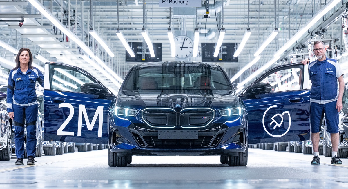 Фото для новини:BMW випустила двохмільйонний електромобіль