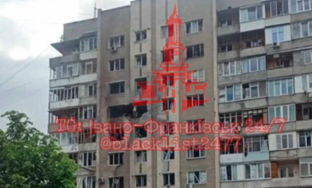 Фото для новини:Дрон влучив у багатоповерхівку в Івано-Франківську