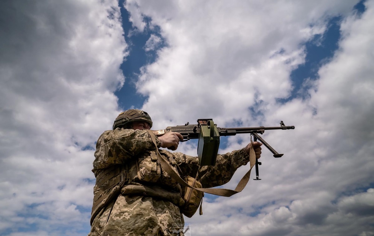 Фото для новини:Генштаб повідомив, скільки атак ворога відбили ЗСУ