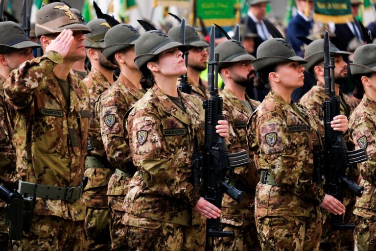 Фото для новини:Італія напрявляє до Румунії військову місію