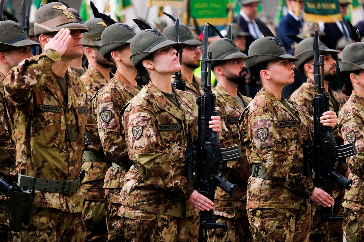 Фото для новини:Італія напрявляє до Румунії військову місію