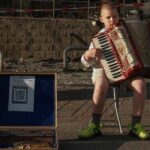 Фото для новини:Хлопчик зіграв Києве мій на акордеоні біля зруйнованого ТЦ на Лук’янівці