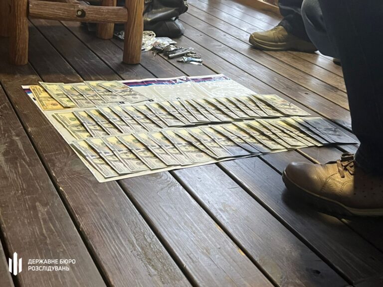 Фото для новини:Хмельницький бізнесмен організував схему з "переведенням у тил" за $5 тисяч