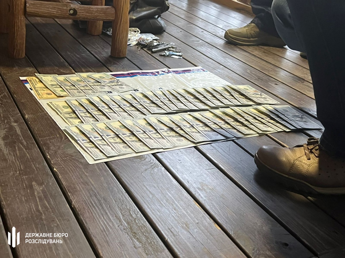 Фото для новини:Хмельницький бізнесмен організував схему з "переведенням у тил" за $5 тисяч