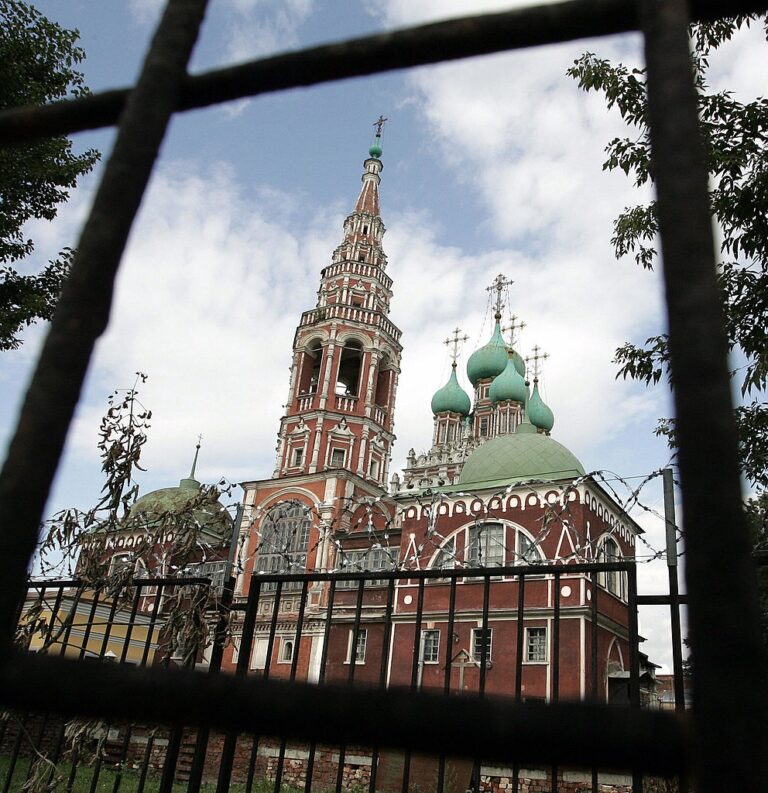 Фото для новини:Кількість православних росіян помітно скоротилася