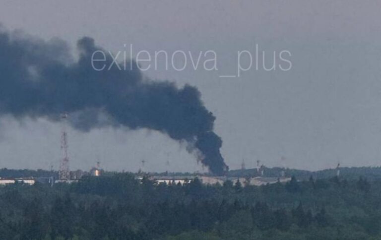 Фото для новини:Крим та Москву масовано атакували дрони: що відомо