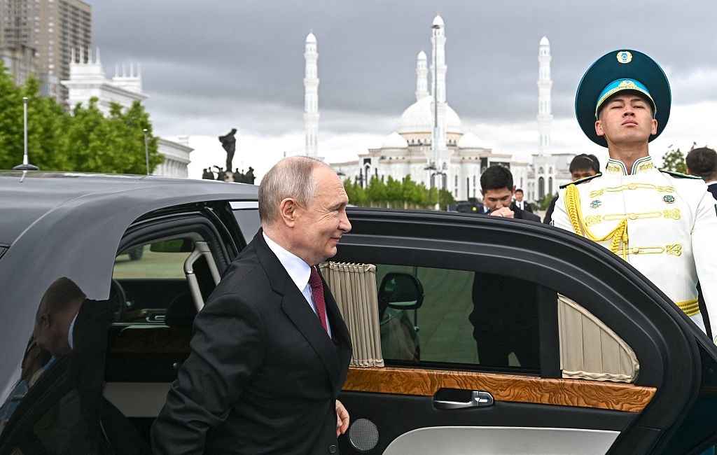 Фото для новини:Кулемет і повітряне прикриття. Новий кортеж Путіна
