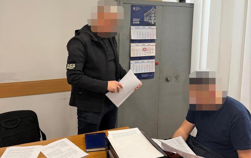 Фото для новини:Львівський митник пропустив контрабанду на 7 млн