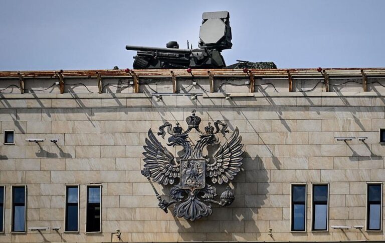 Фото для новини:Мадяр розкрив, чим Кремль прикриває Москву
