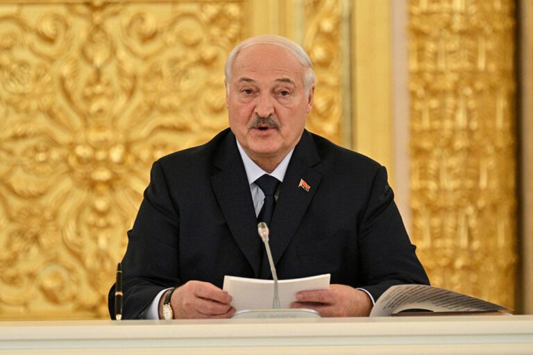Фото для новини:Мінськ у війні. Лукашенко про зустріч з Зеленським