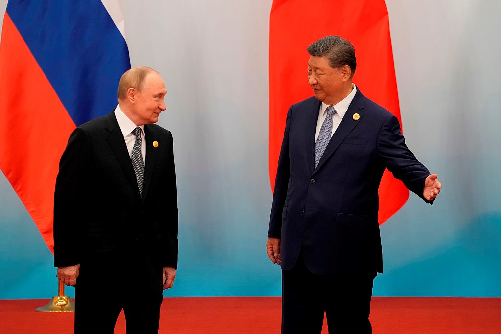 Фото для новини:Молодший партнер їде на поклон. Путін в Китаї