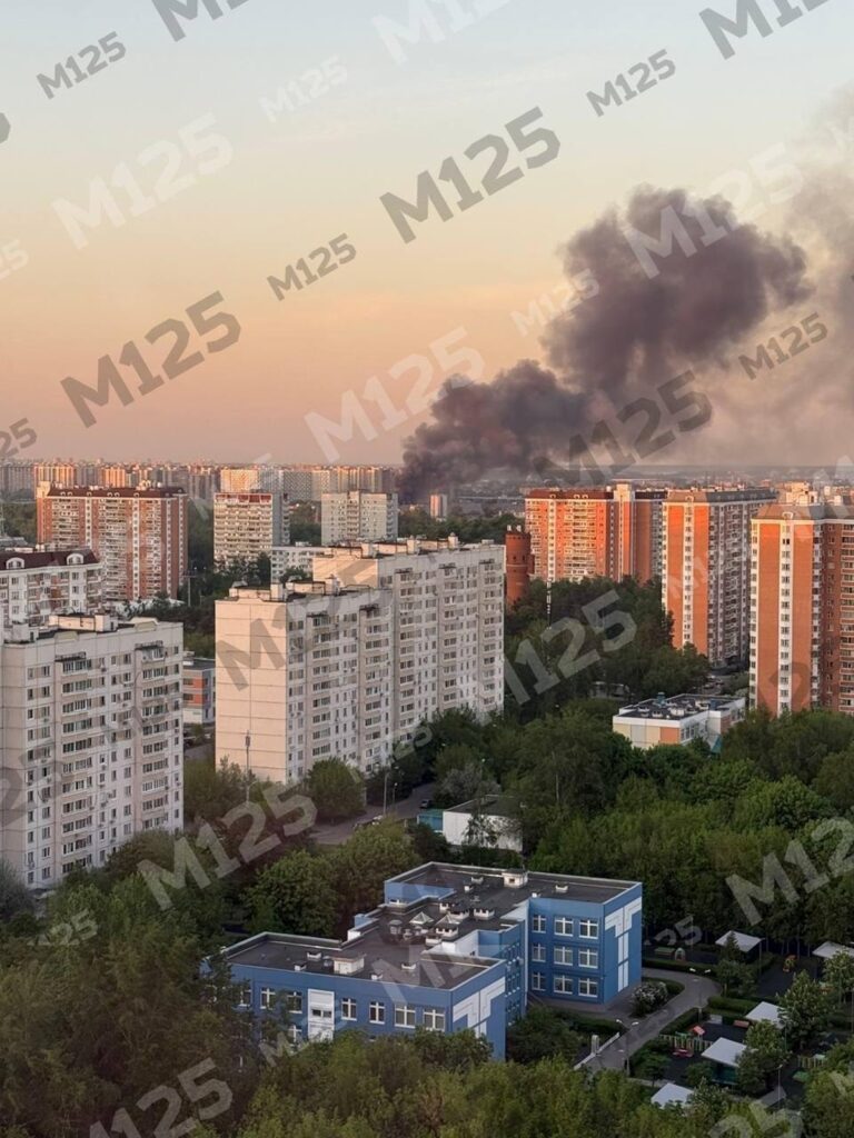 Фото для новини:Москву атакують дрони, горять промислові об'єкти РФ