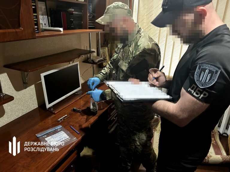 Фото для новини:На Донеччині викрили правоохоронця на продажі зброї