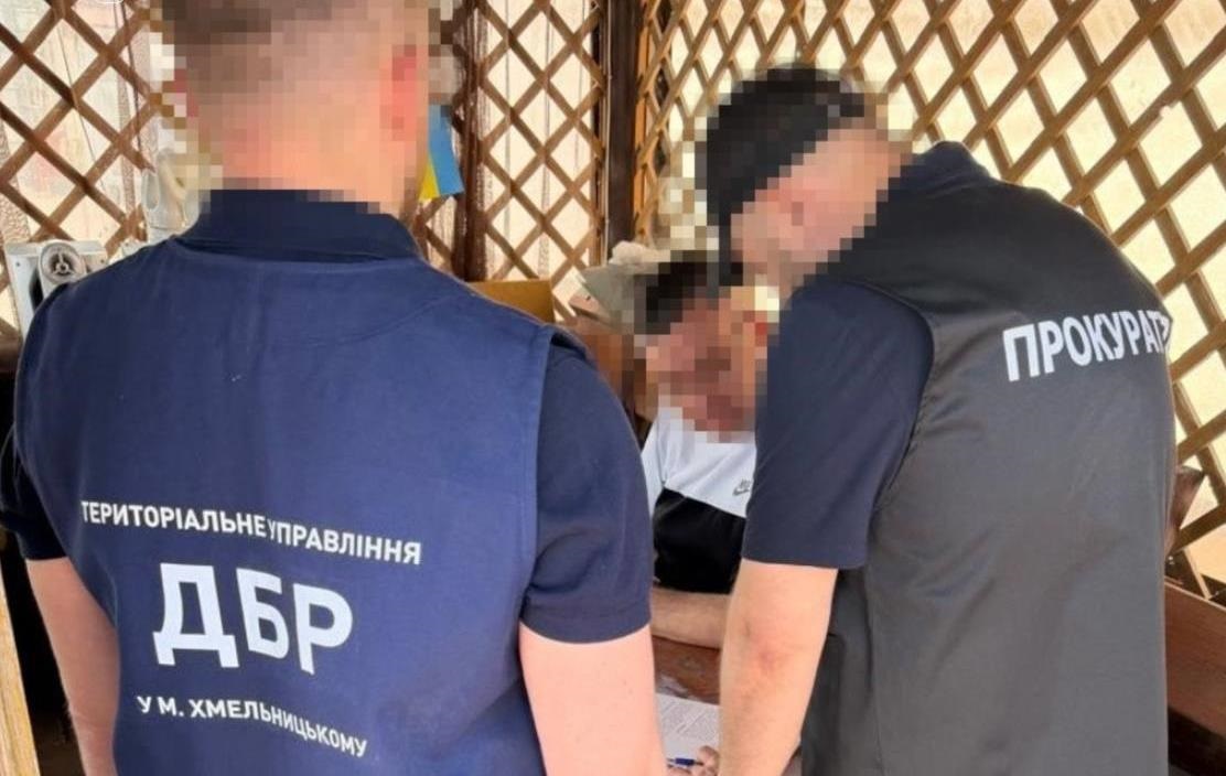 Фото для новини:На Хмельниччині посадовцю ДМС повідомили підозру за оборудки з декларацією