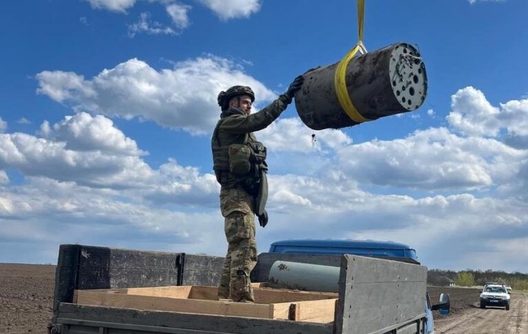 Фото для новини:На Кіровоградщині знешкодили ракету з двома зарядами по 400 кг