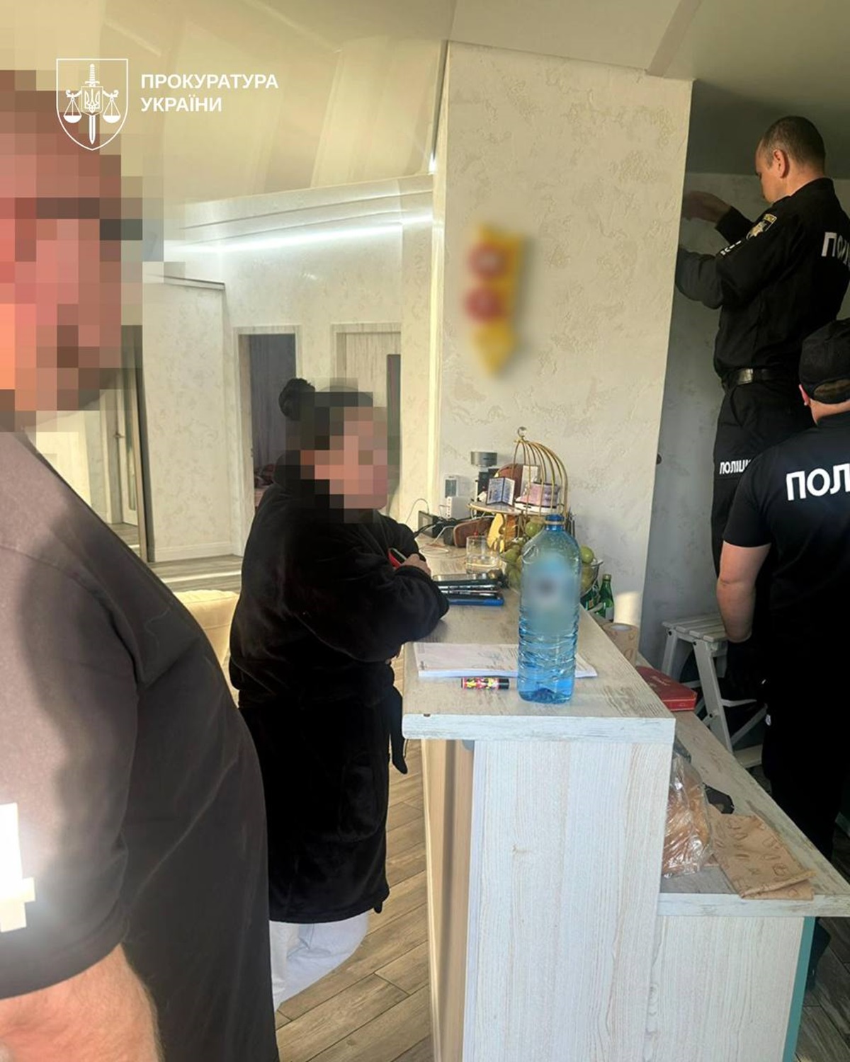 Фото для новини:На Київщині викрили аферистів-аграріїв, які ошукали іноземців на &euro;600 тис.