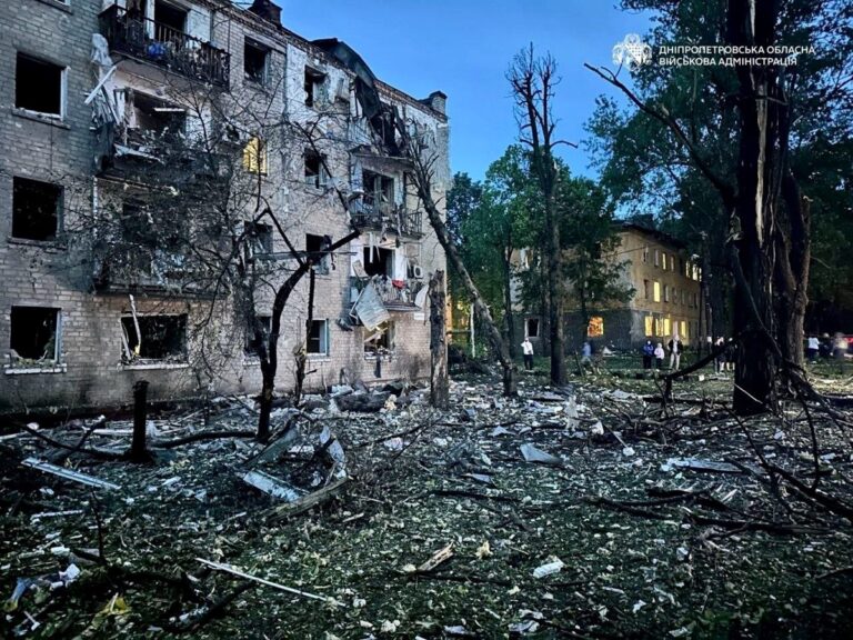 Фото для новини:Наслідки атаки на Дніпро: дев&rsquo;ять поранених і руїни
