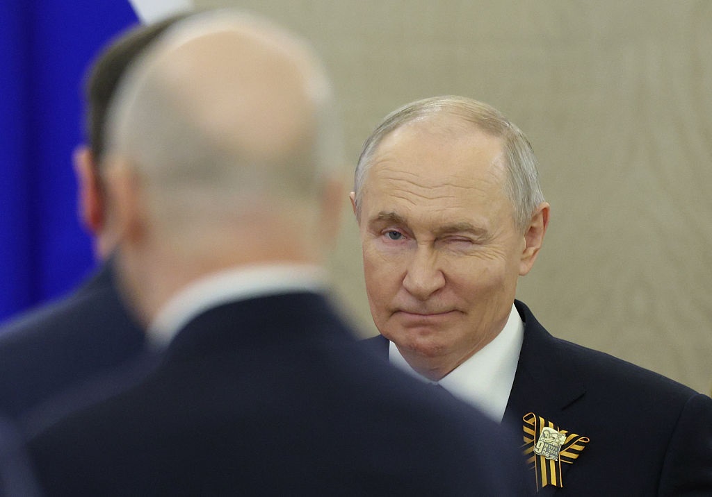 Фото для новини:"Пан Зеленський": як Путін пом'якшив риторику