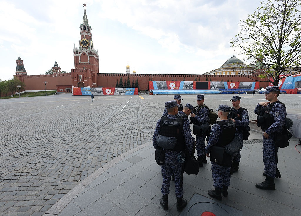 Фото для новини:Перемир'я на три дні. Україна дозволила РФ парад