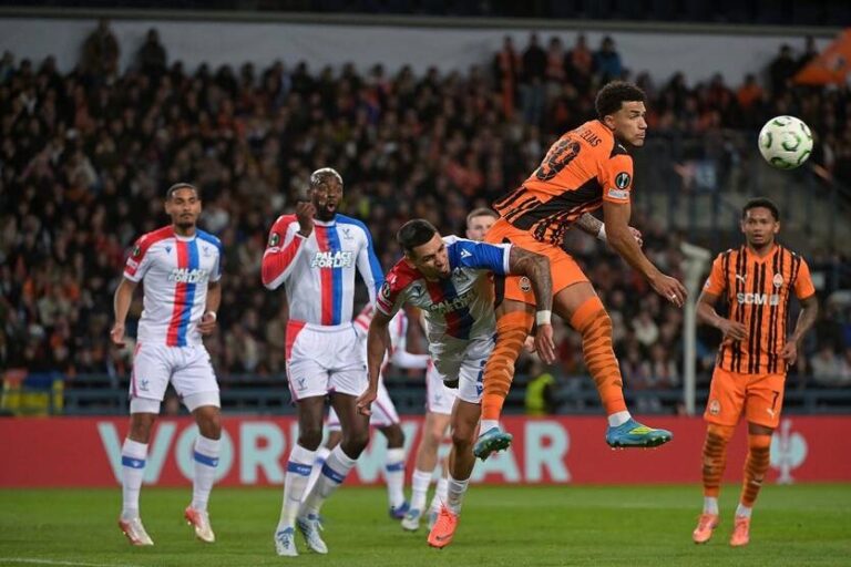 Фото для новини:Перший поєдинок із Крістал Пелес Шахтар програв