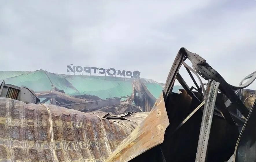 Фото для новини:Під Новосибірськом згорів торговий центр