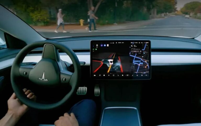Фото для новини:Працівники Tesla не довіряють автопілоту компанії - Reuters