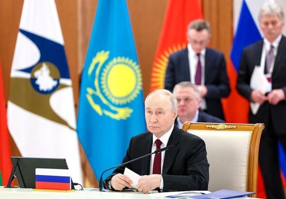 Фото для новини:Путін і лідери ЄАЕС вимагають референдум у Вірменії
