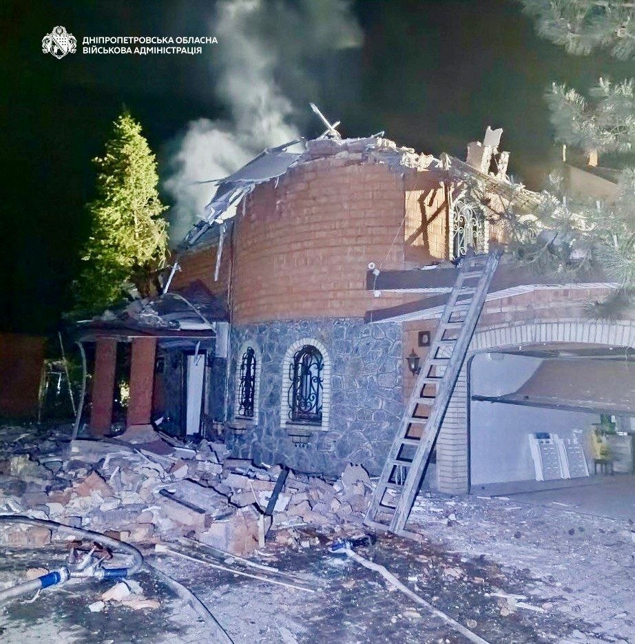 Фото для новини:Росія атакувала Дніпро: пожежі в місті, є поранена