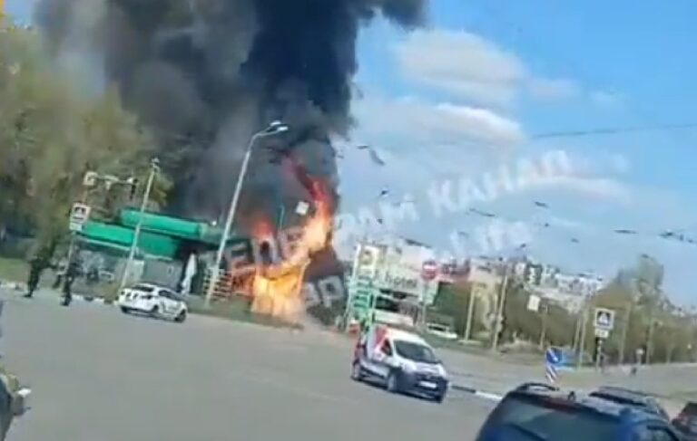 Фото для новини:Росія дронами атакує АЗС в різних районах Харкова
