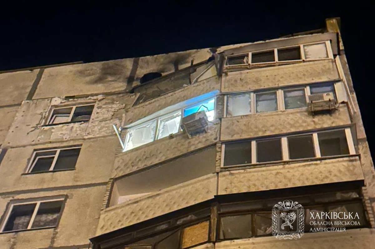 Фото для новини:Російський дрон атакував багатоповерхівку Харкова