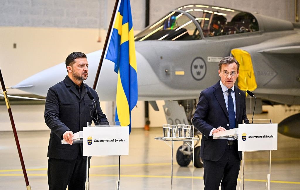 Фото для новини:Швеція подарує Україні 16 винищувачів Gripen