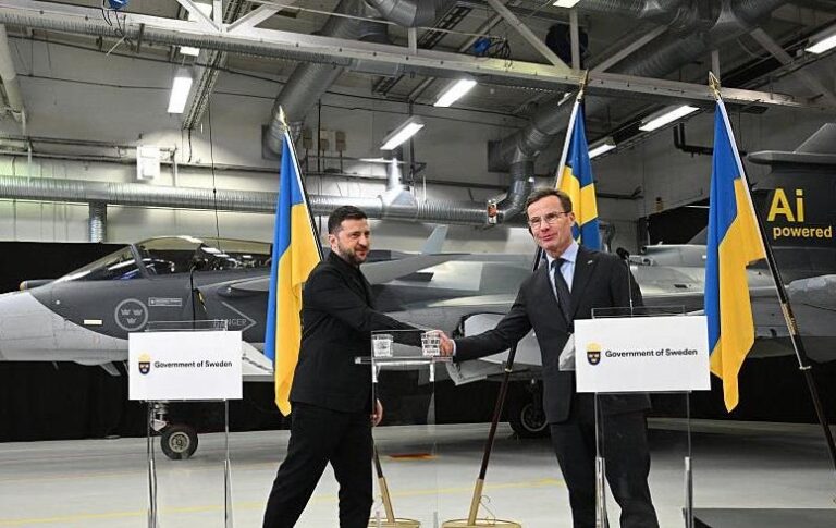 Фото для новини:Швеція продасть Україні винищувачі Gripen - ЗМІ