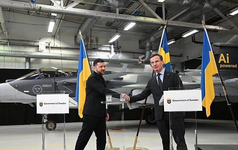Фото для новини:Швеція продасть Україні винищувачі Gripen - ЗМІ