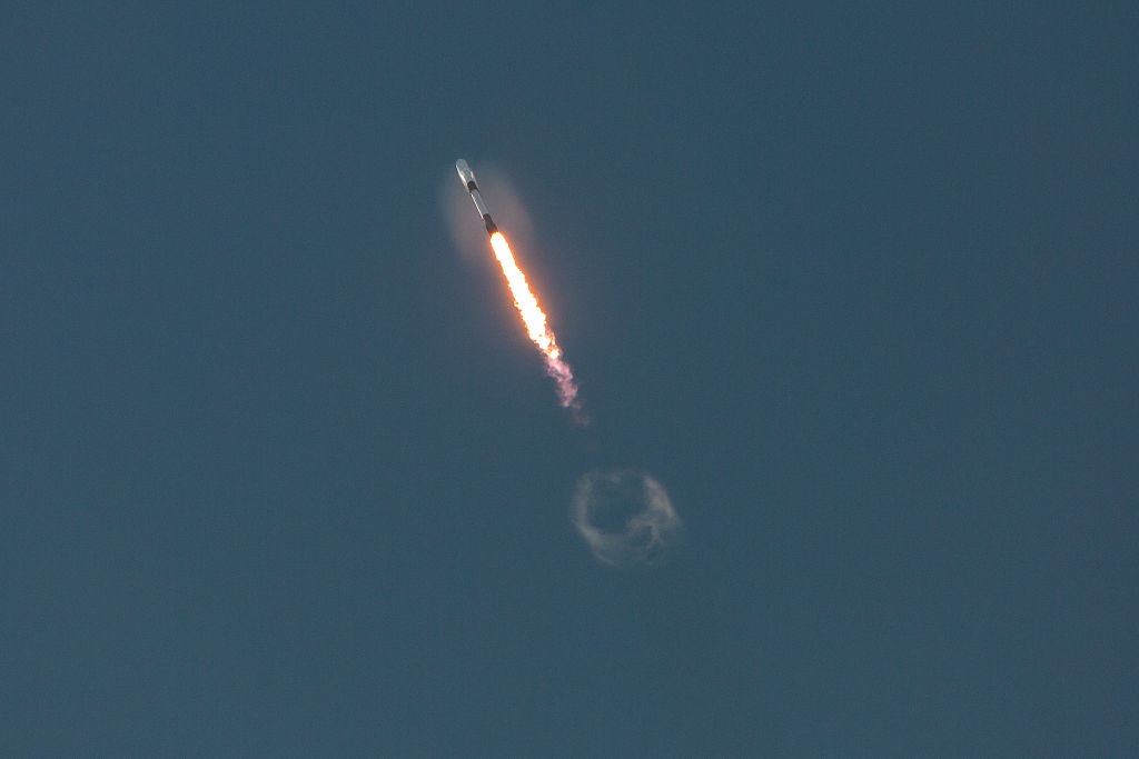 Фото для новини:SpaceX запустила новий супутник-шпигун