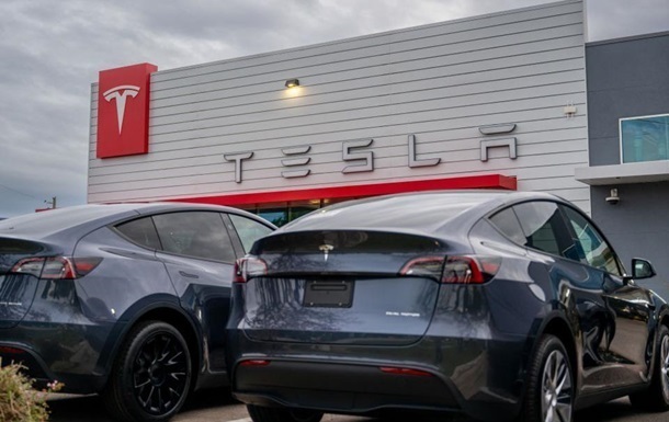 Фото для новини:Tesla відкликала майже 220 тисяч електромобілів