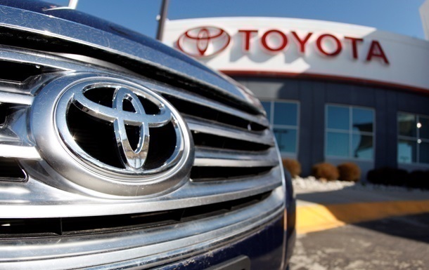 Фото для новини:Toyota фіксує падіння продажів третій місяць поспіль
