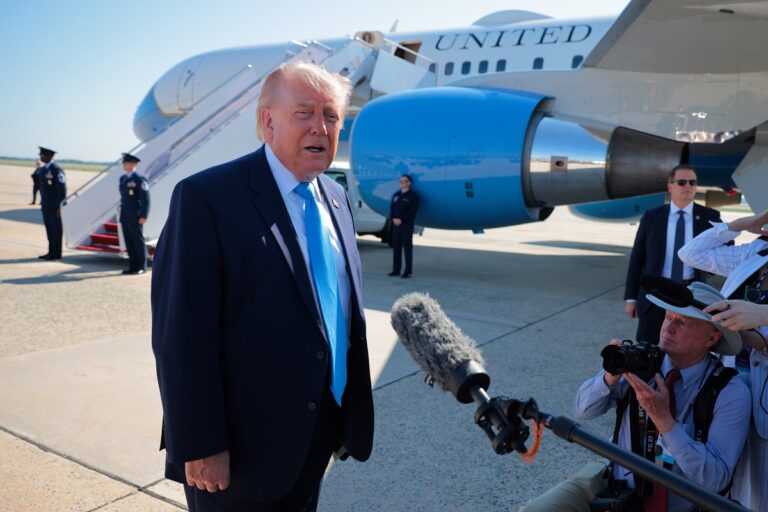 Фото для новини:Трамп анонсував переговори з президентом Тайваню