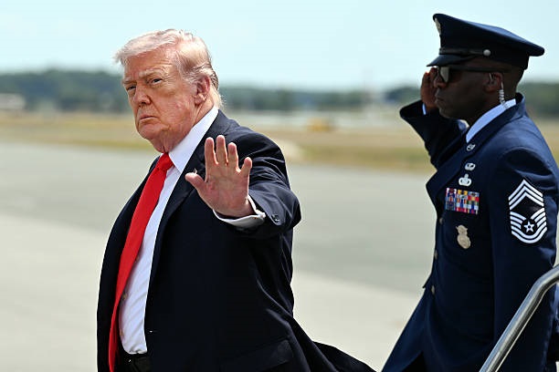 Фото для новини:Трамп пообіцяв виведення застряглих в Ормузі суден