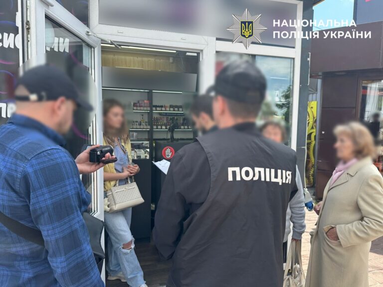 Фото для новини:У Києві викрили схему збуту вейпів та іншої контрафактної продукції