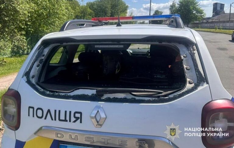 Фото для новини:У Новгороді-Сіверському троє поліцейських постраждали через атаку дрона