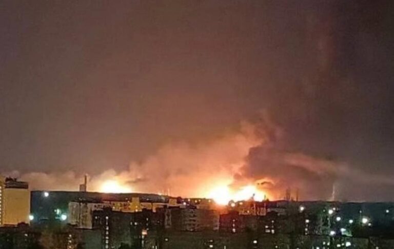 Фото для новини:У Рязані палає НПЗ - соцмережі