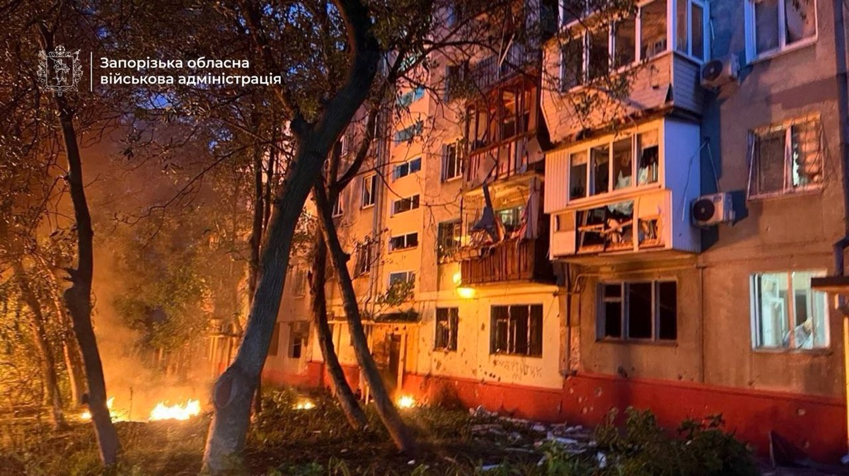 Фото для новини:У Запоріжжі через атаку БПЛА горіла п&rsquo;ятиповерхівка