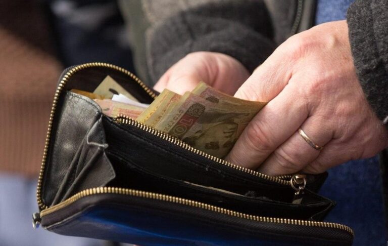 Фото для новини:Українців не влаштовують їх зарплати
