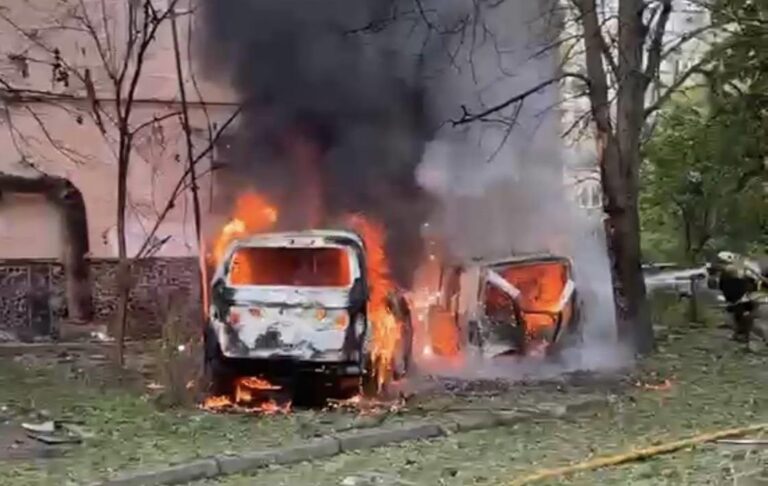 Фото для новини:В Одесі дрон РФ упав на будинок: спалахнула пожежа