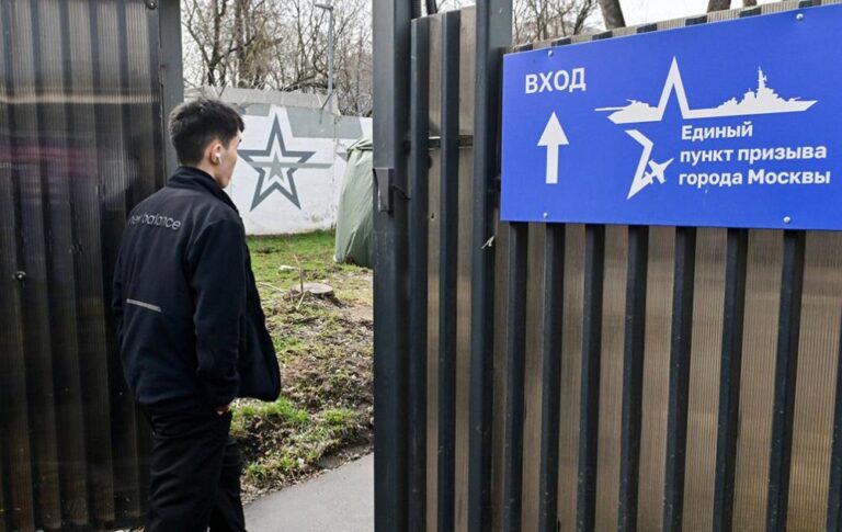Фото для новини:В РФ зросла видача "мобілізаційних приписів" - ЗМІ