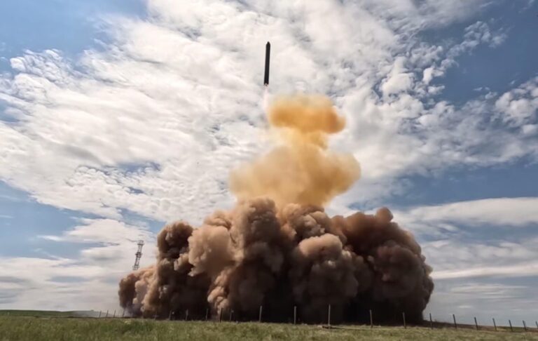 Фото для новини:В Росії заявили про запуск ракети Сармат